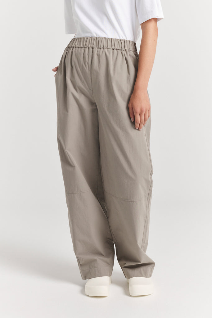 Aida Pant | Brown Relaxed Fit Pants | Henne